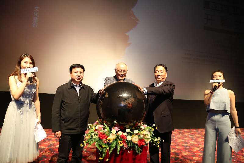 著名表演艺术家许还山老师、中国电影家协会秘书长饶曙光、伟德bv1946官网党委常委纪委书记李邦邦共同启动第24届大影节西北分会场.jpg